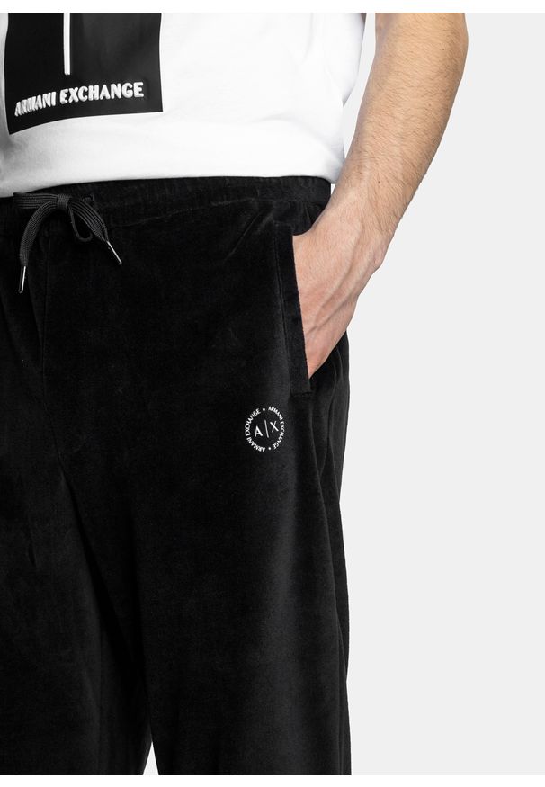 Spodnie dresowe męskie czarne Armani Exchange 8NZPCH ZJZFZ 1200. Kolor: czarny. Materiał: dresówka. Sport: turystyka piesza