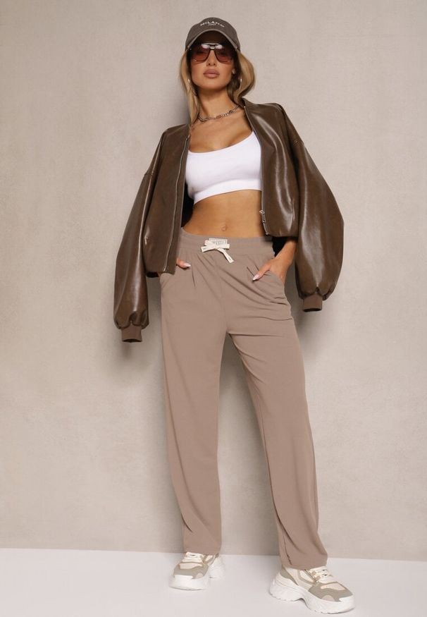 Renee - Brązowe Spodnie High Waist z Prostą Nogawką i Gumką w Pasie Fadesa. Okazja: na co dzień. Stan: podwyższony. Kolor: brązowy. Styl: casual