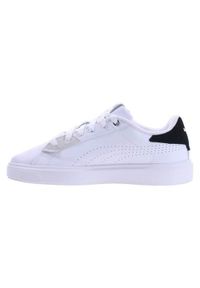 Buty do chodzenia damskie Puma Lajla Wns. Kolor: biały. Materiał: materiał, syntetyk. Szerokość cholewki: normalna. Sport: turystyka piesza