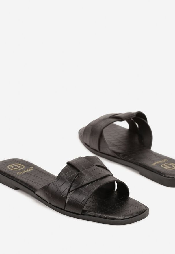Born2be - Czarne Płaskie Klapki z Tłoczeniem Skóry Krokodyla na Pasku Davivelle. Okazja: na co dzień. Kolor: czarny. Materiał: skóra. Styl: elegancki, casual
