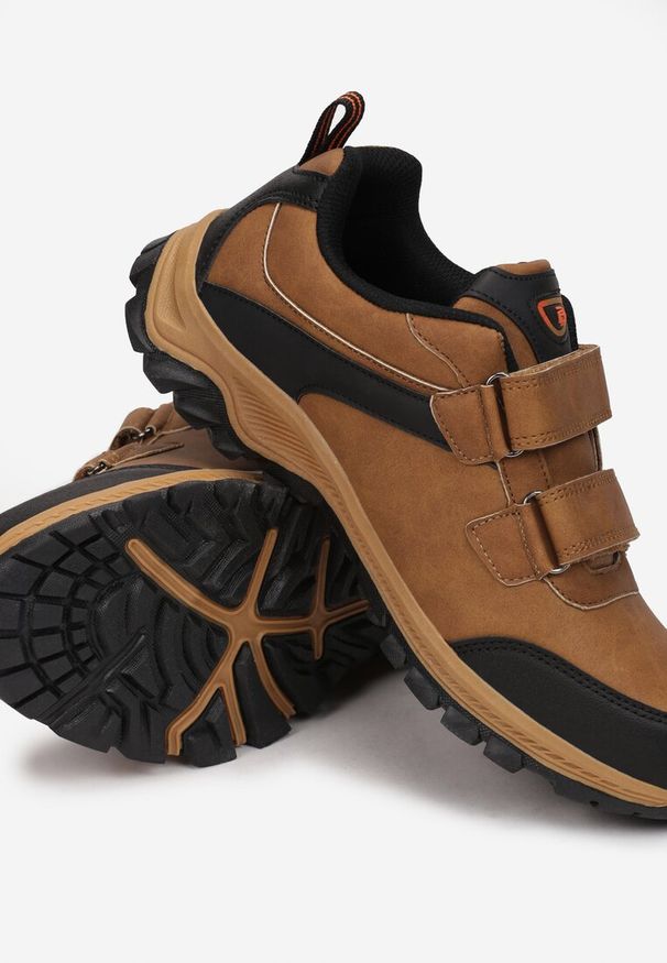 Born2be - Brązowe Buty Trekkingowe Beaulne. Wysokość cholewki: przed kostkę. Nosek buta: okrągły. Zapięcie: rzepy. Kolor: brązowy. Materiał: materiał. Szerokość cholewki: normalna. Sport: turystyka piesza