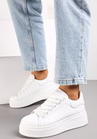 Renee - Białe Sneakersy przed Kostkę na Grubej Podeszwie Arionn. Wysokość cholewki: przed kostkę. Kolor: biały. Materiał: jeans #1