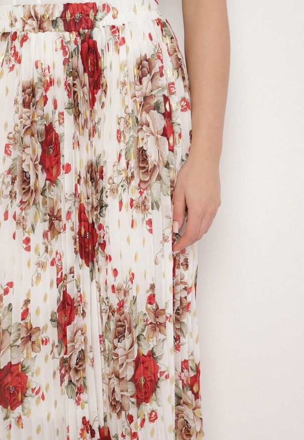 Born2be - Biała Kwiecista Spódnica o Rozkloszowanym Kroju z Metalicznym Zdobieniem Folariva. Okazja: na co dzień. Kolor: biały. Wzór: aplikacja. Styl: elegancki, casual