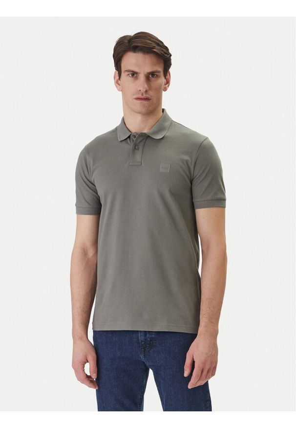 BOSS Polo Passenger 50507803 Szary Slim Fit. Typ kołnierza: polo. Kolor: szary. Materiał: bawełna