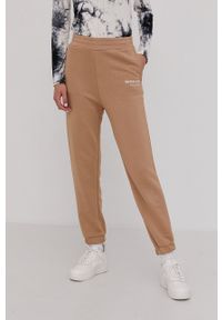 Answear Lab Spodnie damski kolor beżowy. Kolor: beżowy. Materiał: dzianina. Wzór: gładki #3