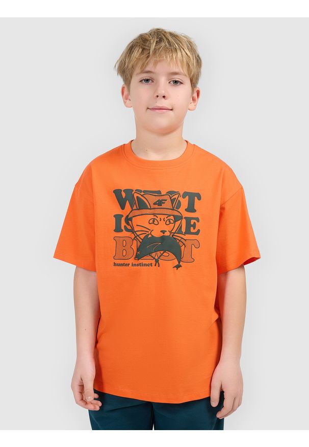 4f - 4F T-shirt loose z nadrukiem chłopięcy - pomarańczowy 146 (10-11 lat). Okazja: na uczelnię, na co dzień. Kolor: pomarańczowy. Materiał: materiał, bawełna, dzianina. Wzór: nadruk. Sezon: lato. Styl: casual