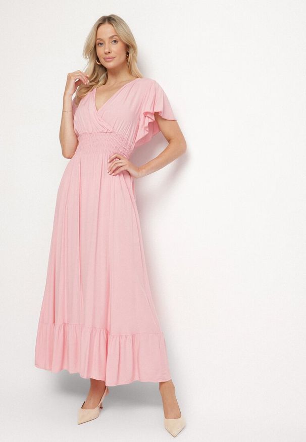 Born2be - Różowa Wiskozowa Kopertowa Sukienka o Rozkloszowanym Kroju Nellrive. Okazja: na co dzień. Typ kołnierza: dekolt w serek. Kolor: różowy. Materiał: wiskoza. Długość rękawa: krótki rękaw. Typ sukienki: kopertowe. Styl: elegancki, casual