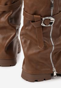 Renee - Brązowe Botki w Stylu Workerów z Ozdobnym Suwakiem i Wywiniętą Cholewką Fanadia. Zapięcie: zamek. Kolor: brązowy. Materiał: jeans. Szerokość cholewki: normalna #4