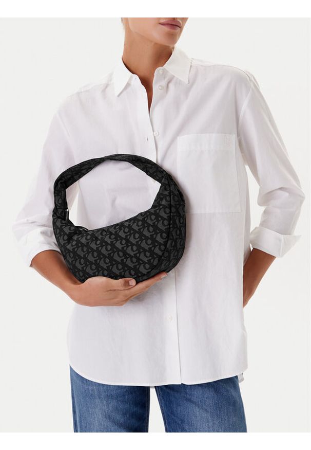 Calvin Klein Torebka Ckj Monogram Pinched Medium Shou LV04F3206G Czarny. Kolor: czarny