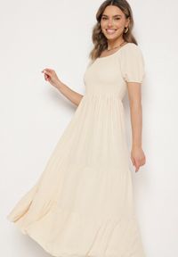 Born2be - Jasnobeżowa Rozkloszowana Sukienka z Dekoltem Typu Hiszpanka z Marszczeniem Lumorice. Okazja: na co dzień. Typ kołnierza: dekolt hiszpanka. Kolor: beżowy. Styl: casual, elegancki #2