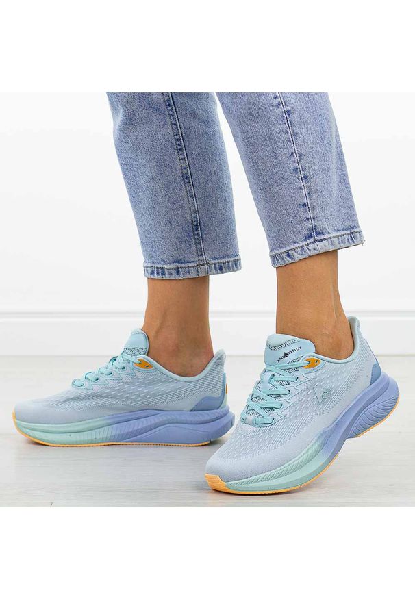 Niebieskie przewiewne buty damskie McArthur Mc21w. Okazja: na spacer, na co dzień. Zapięcie: sznurówki. Kolor: niebieski. Materiał: tkanina. Szerokość cholewki: normalna. Sezon: wiosna, lato. Sport: turystyka piesza, fitness
