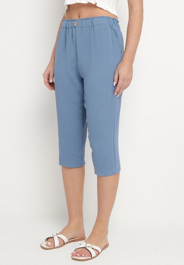 Born2be - Niebieskie Spodnie Capri z Bawełną i Wysokim Stanem Galirosa. Okazja: na co dzień, na spacer. Stan: podwyższony. Kolor: niebieski. Materiał: bawełna. Styl: elegancki, casual