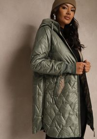 Renee - Zielona Casualowa Kurtka z Kapturem i Pikowanymi Przeszyciami Emmize. Okazja: na co dzień. Typ kołnierza: kaptur. Kolor: zielony. Materiał: jeans. Styl: casual #5