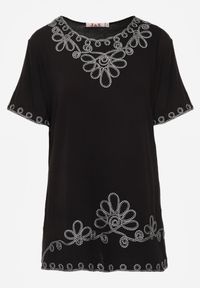 Born2be - Czarna Wiskozowa Bluzka na Krótki Rękaw z Etno Haftem z Metaliczną Nicią Aiopa. Okazja: do pracy, na co dzień, na spotkanie biznesowe. Kolekcja: plus size. Kolor: czarny. Materiał: wiskoza. Długość rękawa: krótki rękaw. Długość: krótkie. Wzór: haft. Styl: etno #5