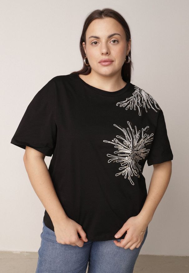 Born2be - Czarny T-shirt Bawełniany z Ozdobnymi Cekinami Greyfeather. Okazja: na co dzień, do pracy, na spotkanie biznesowe. Kolekcja: plus size. Kolor: czarny. Materiał: bawełna. Długość: długie. Wzór: gładki. Styl: casual, biznesowy, elegancki