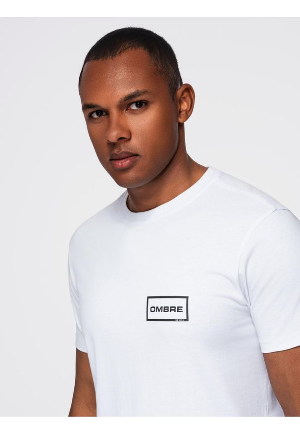 Ombre Clothing - Męska koszulka dzianinowa z nadrukiem o kroju REGULAR - biała V1 - Rozmiar: XXL. Okazja: na co dzień. Kolor: biały. Materiał: dzianina. Wzór: nadruk. Styl: klasyczny, casual