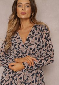 Renee - Czarno-Beżowa Sukienka Kopertowa z Gumką w Talii Jarne. Kolor: beżowy. Materiał: materiał, tkanina. Długość rękawa: długi rękaw. Typ sukienki: kopertowe. Styl: boho. Długość: maxi #7