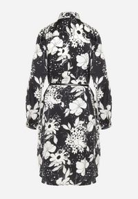 Born2be - Czarna Koszulowa Sukienka z Wiskozą w Kwiatowy Wzór z Dodatkowym Paskiem Ninira. Okazja: na co dzień, na spacer. Kolor: czarny. Materiał: wiskoza. Wzór: kwiaty. Typ sukienki: koszulowe. Styl: casual, elegancki, klasyczny #4