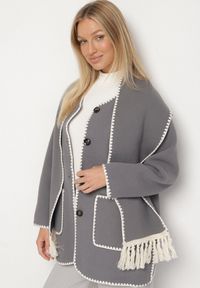 Born2be - Szara Pudełkowa Kurtka z Ozdobnymi Przeszyciami i Szalikiem Salenalia. Okazja: na co dzień. Kolor: szary. Materiał: jeans. Styl: elegancki, casual #4