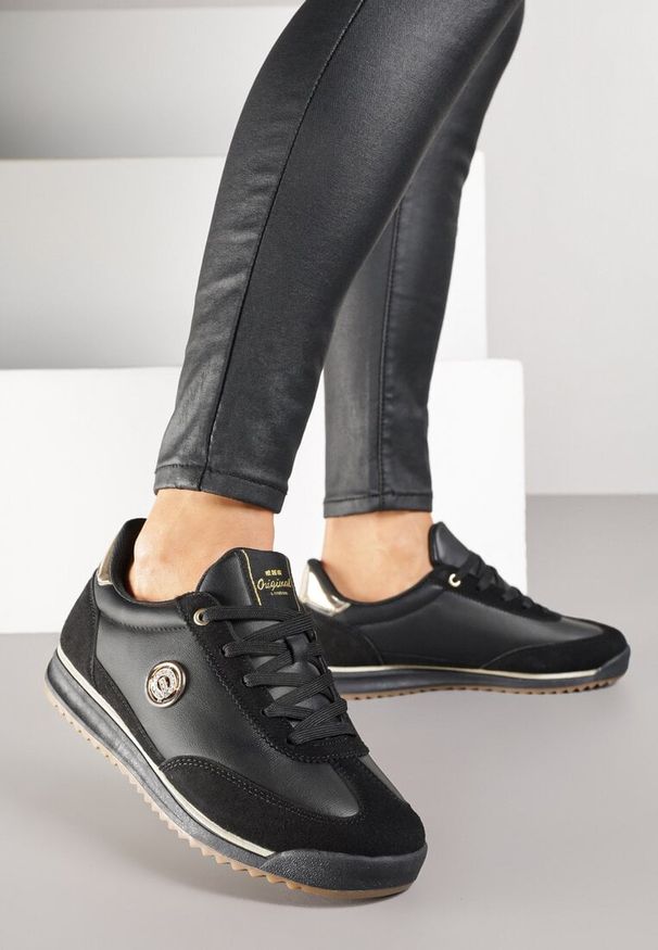 Born2be - Czarne Sneakersy z Metaliczną Aplikacją Nurrive. Okazja: na co dzień. Kolor: czarny. Materiał: jeans. Wzór: aplikacja