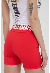 LABELLAMAFIA - LaBellaMafia szorty treningowe Essentials damskie kolor czerwony z nadrukiem high waist. Stan: podwyższony. Kolor: czerwony. Materiał: dzianina. Wzór: nadruk