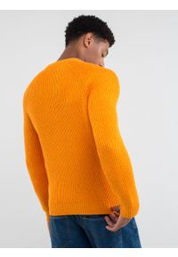 Big-Star - Sweter męski klasyczny pomaraŅczowy Olson 701. Kolor: pomarańczowy. Materiał: skóra, bawełna. Wzór: prążki, ze splotem, aplikacja. Styl: klasyczny #4