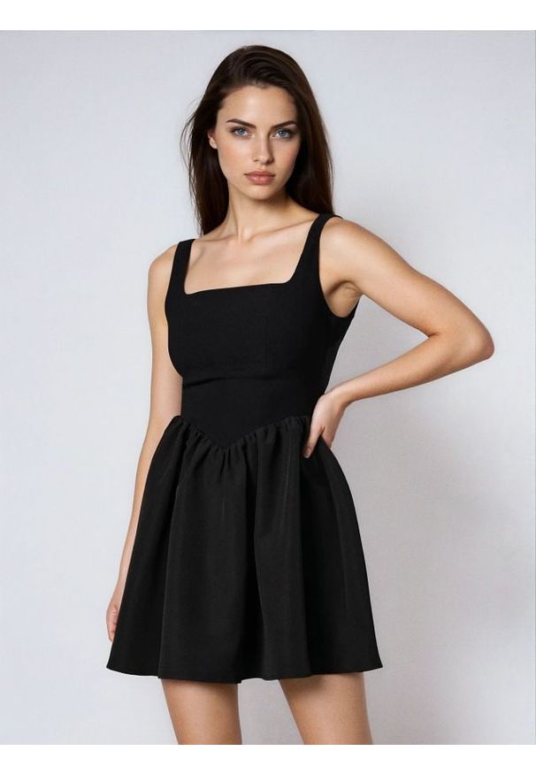 Sinsay - Sukienka na ramiączkach z dekoltem karo - czarny. Typ kołnierza: dekolt w karo. Kolor: czarny. Długość rękawa: na ramiączkach