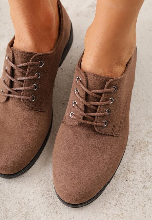 Renee - Brązowe Lakierowane Półbuty Oksfordki Sznurowane na Rzemyki Zatella. Okazja: do pracy. Zapięcie: sznurówki. Kolor: brązowy. Materiał: lakier. Styl: klasyczny, elegancki