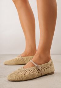 Born2be - Ciemnobeżowe Balerinki VICES z Plecioną Cholewką i Paskiem z Klamerką Nesaphise. Okazja: na co dzień. Zapięcie: pasek. Kolor: beżowy. Materiał: jeans, len. Szerokość cholewki: normalna. Styl: boho, wakacyjny, casual, klasyczny #1