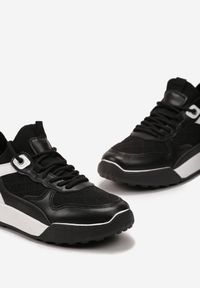 Renee - Czarne Sznurowane Sneakersy z Materiałowymi Aplikacjami Mathiril. Kolor: czarny. Materiał: materiał. Szerokość cholewki: normalna. Wzór: aplikacja #4