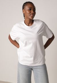 Born2be - Biały T-shirt z Bawełny Typu Oversize Nedika. Okazja: na co dzień. Kolor: biały. Materiał: bawełna. Styl: casual, klasyczny #4
