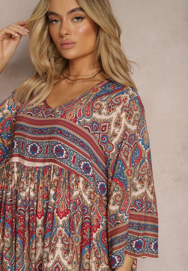 Renee - Jasnobeżowa Rozkloszowana Sukienka we Wzór Paisley z Rękawem 3/4 Briarwa. Okazja: na co dzień. Kolor: beżowy. Wzór: paisley. Styl: elegancki, casual