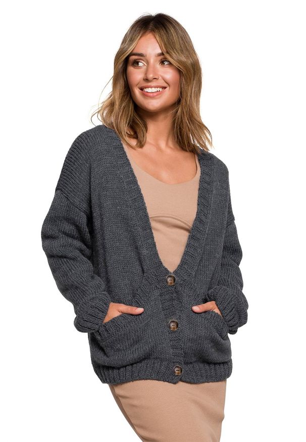 BE Knit - Krótki kardigan z wełną zapinany na guziki. Materiał: wełna. Długość: krótkie. Sezon: jesień