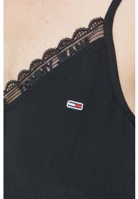 Tommy Jeans top damski kolor czarny. Okazja: na co dzień. Kolor: czarny. Materiał: tkanina, wiskoza, koronka. Długość rękawa: na ramiączkach. Wzór: aplikacja. Styl: casual #5