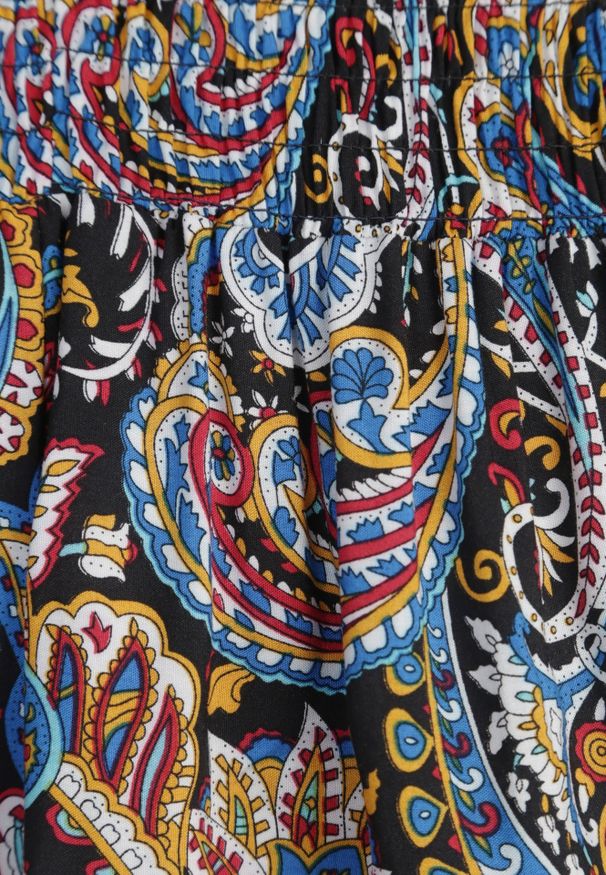 Renee - Czarno-Granatowe Spodnie Culottes z Bawełnianej Tkaniny Ozdobione Wzorem Paisley Gwinamas. Kolor: czarny. Materiał: bawełna, tkanina. Wzór: aplikacja, paisley. Styl: wakacyjny