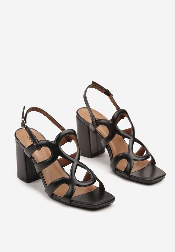 Renee - Czarne Sandały na Słupku Ozdobione Geometrycznymi Motywem Meloneira. Okazja: na co dzień. Zapięcie: sprzączka. Kolor: czarny. Materiał: jeans. Wzór: aplikacja, geometria. Obcas: na słupku. Styl: elegancki, casual