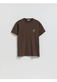 Reserved - T-shirt regular z haftem - ciemnobrązowy. Kolor: brązowy. Materiał: dzianina, bawełna. Wzór: haft #1