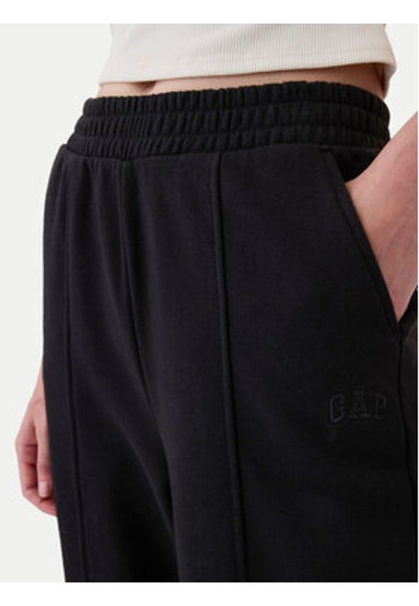 GAP - Gap Spodnie dresowe 523579-01 Czarny Regular Fit. Kolor: czarny. Materiał: bawełna