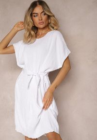 Renee - Biała Pudełkowa Sukienka Wiązana w Talii Junolia. Okazja: na co dzień. Kolor: biały. Styl: klasyczny, elegancki, casual