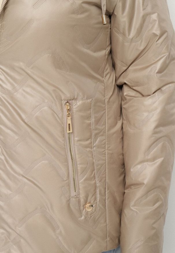 Born2be - Ciemnobeżowa Kurtka Pikowana z Odpinanym Kapturem Marinos. Kolekcja: plus size. Kolor: beżowy. Styl: elegancki