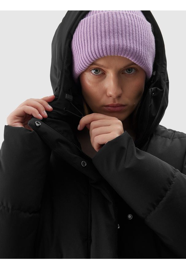 4f - 4F Długi płaszcz puchowy z syntetycznym wypełnieniem damski - czarny XL. Okazja: na co dzień. Kolor: czarny. Materiał: syntetyk, puch. Długość: długie. Wzór: gładki. Sezon: zima. Styl: klasyczny, casual, sportowy