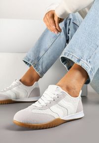 Renee - Biało-Szare Sneakersy z Geometrycznym Motywem i Plecionką Laniffia. Okazja: na spacer. Kolor: biały. Materiał: jeans. Wzór: geometria. Sport: turystyka piesza #5