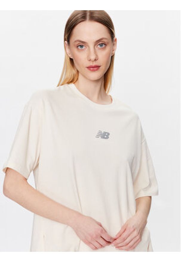 New Balance T-Shirt WT31511 Beżowy Oversize. Kolor: beżowy. Materiał: bawełna