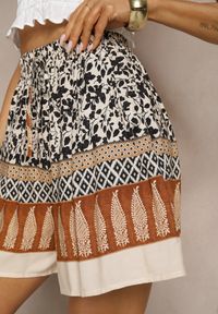 Renee - Czarno-Beżowe Szorty z Bawełny High Waist Ozdobione Kwiatami Kolirea. Okazja: na co dzień. Stan: podwyższony. Kolor: czarny. Materiał: bawełna. Wzór: aplikacja, kwiaty. Styl: casual #3