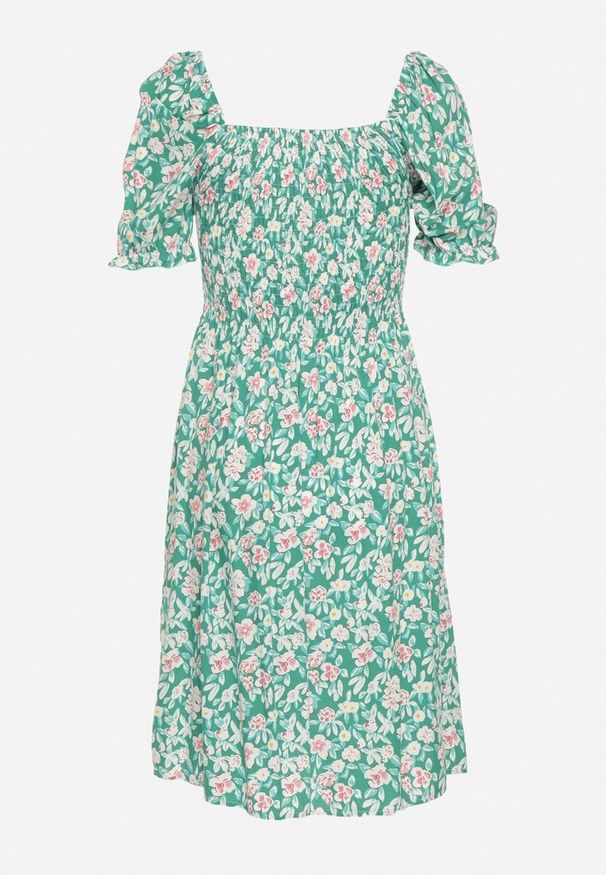 Born2be - Zielona Wiskozowa Sukienka Hiszpanka o Rozkloszowanym Kroju z Marszczonym Dekoltem Otlea. Okazja: na co dzień. Typ kołnierza: dekolt hiszpanka. Kolor: zielony. Materiał: wiskoza. Długość rękawa: krótki rękaw. Sezon: lato. Styl: casual, boho