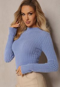 Renee - Niebieski Prążkowany Sweter z Wełną i Dłuższym Włosiem Izarina. Kolor: niebieski. Materiał: wełna, prążkowany. Długość: długie