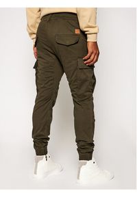 Alpha Industries Joggery Airman 188201 Zielony Tapered Fit. Kolor: zielony. Materiał: bawełna