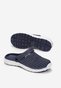 Born2be - Granatowo-Białe Klapki Iphiope. Okazja: na plażę, na co dzień, na spacer. Kolor: niebieski. Materiał: guma, jeans. Wzór: ażurowy. Sezon: lato. Obcas: na płaskiej podeszwie. Styl: klasyczny, casual #4