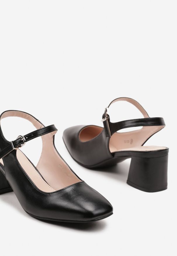 Born2be - Czarne Czółenka na Obcasie z Odkrytą Piętą z Kwadratowym Noskiem Tinasophi. Okazja: na co dzień, na spotkanie biznesowe, do pracy. Zapięcie: pasek. Kolor: czarny. Materiał: jeans. Obcas: na obcasie. Styl: biznesowy, elegancki, casual, klasyczny, wizytowy. Wysokość obcasa: średni