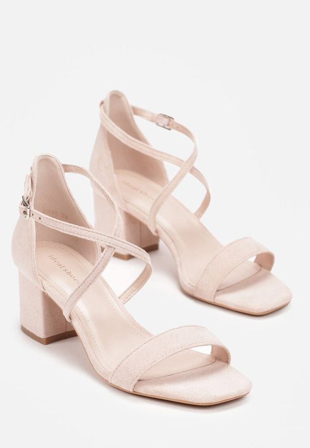 Renee - Różowe Sandały na Słupkowym Obcasie z Cienkim Paskiem ze Sprzączką Ferrisa. Okazja: na spotkanie biznesowe, na imprezę, na ślub cywilny, na wesele, na spacer, na randkę. Zapięcie: pasek. Kolor: różowy. Sezon: wiosna. Obcas: na obcasie. Styl: elegancki, klasyczny, biznesowy. Wysokość obcasa: średni